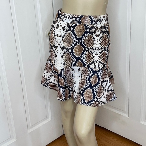 NASTY GAL•FLIP IT SNAKE 🐍 SKIRT - Picture 2 of 12